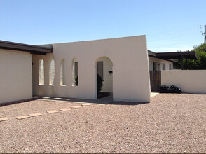 4815 S La Rosa Dr in Tempe, AZ - Building Photo - Building Photo