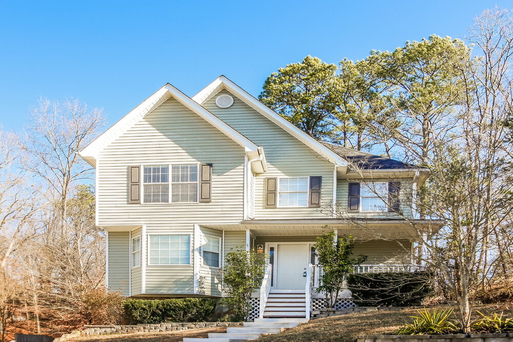1042 Whispering Woods Dr in Canton, GA - Building Photo