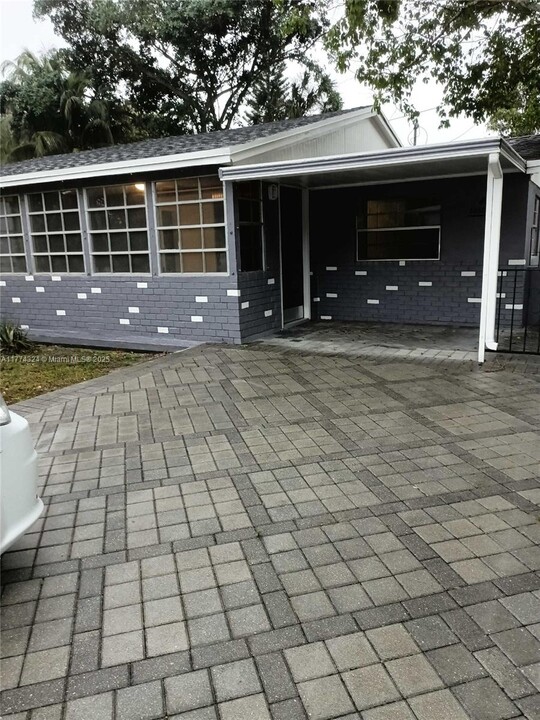 1460 SW 29th St in Fort Lauderdale, FL - Building Photo