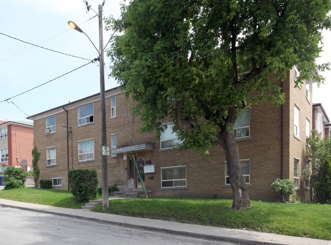 27 Lester Ave in Toronto, ON - Building Photo - Primary Photo