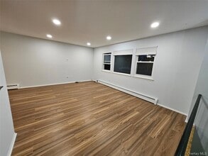 1444 Park Ave, Unit 2nd FL in Merrick, NY - Building Photo - Building Photo