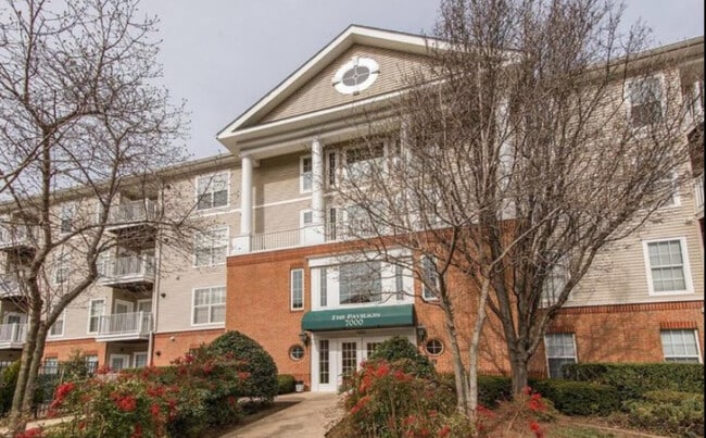 7000 Falls Reach Dr, Unit 406 in Falls Church, VA - Building Photo - Building Photo