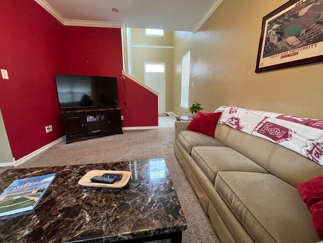 property at 1425 W Villa Maria Rd