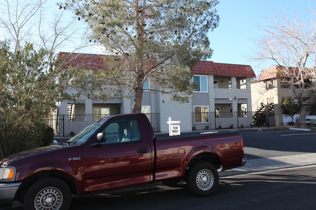 6229 Bellota Dr in Las Vegas, NV - Foto de edificio - Building Photo