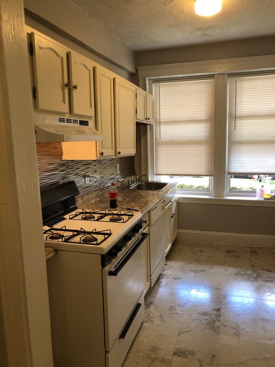 95 Nichols St, Unit 4 in Everett, MA - Building Photo