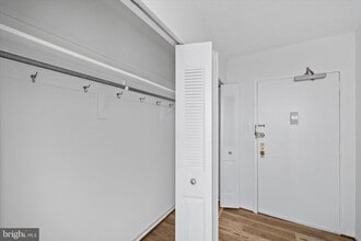 3705 S George Mason Dr in Falls Church, VA - Building Photo - Building Photo