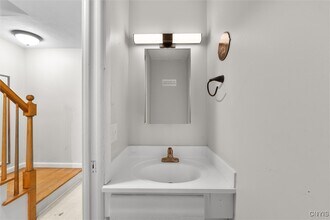 4307 Candlelight Ln in Liverpool, NY - Foto de edificio - Building Photo