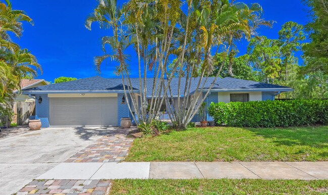 13442 Northumberland Cir in Wellington, FL - Building Photo - Building Photo