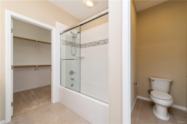 123 Overbrook in Irvine, CA - Building Photo - Building Photo