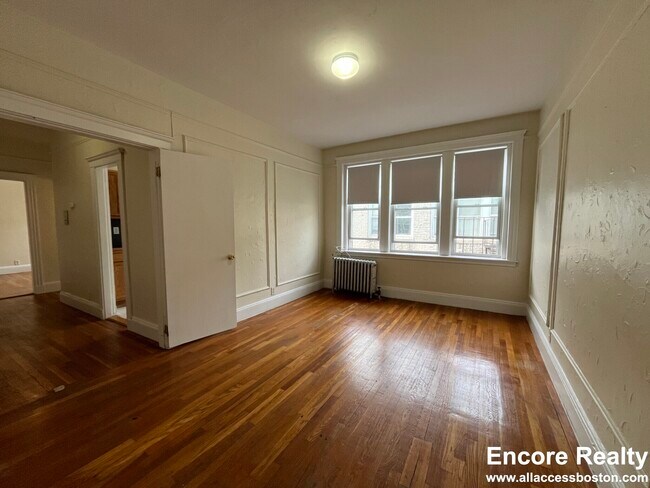 1687 Commonwealth Ave, Unit 38 in Boston, MA - Foto de edificio - Building Photo