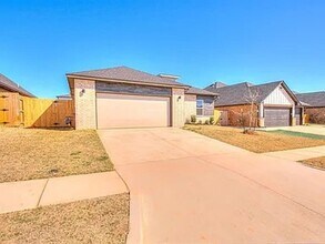 11709 S Mustang Rd in Mustang, OK - Building Photo - Building Photo