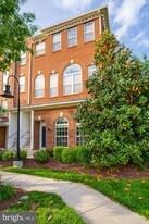 15426 Rosemont Manor Dr in Haymarket, VA - Building Photo