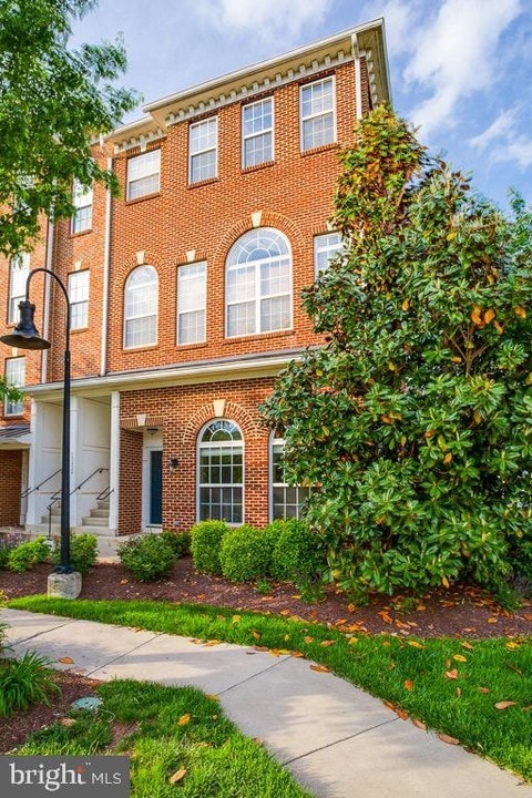 15426 Rosemont Manor Dr in Haymarket, VA - Building Photo