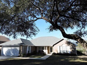 952 Lake Dr in Niceville, FL - Building Photo - Building Photo
