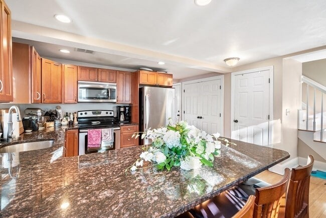 6 Trenton St, Unit 2