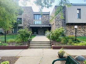 450 Ford Rd, Unit 205 in St. Louis Park, MN - Building Photo