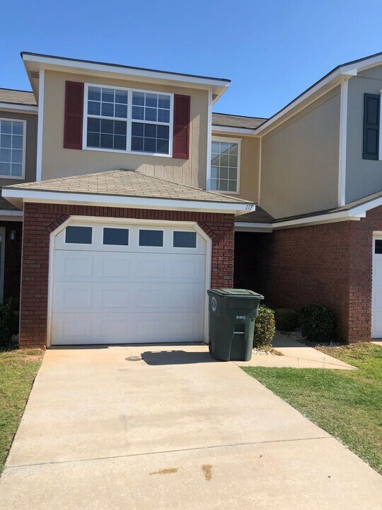 117 Wakefield Way in Enterprise, AL - Building Photo