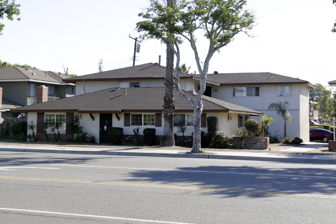 13202 Chapman Ave in Garden Grove, CA - Building Photo