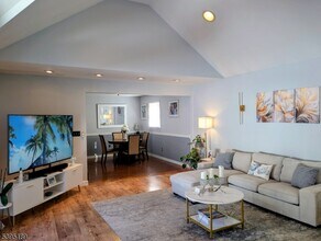 190 Oak St in Bridgewater, NJ - Building Photo - Building Photo