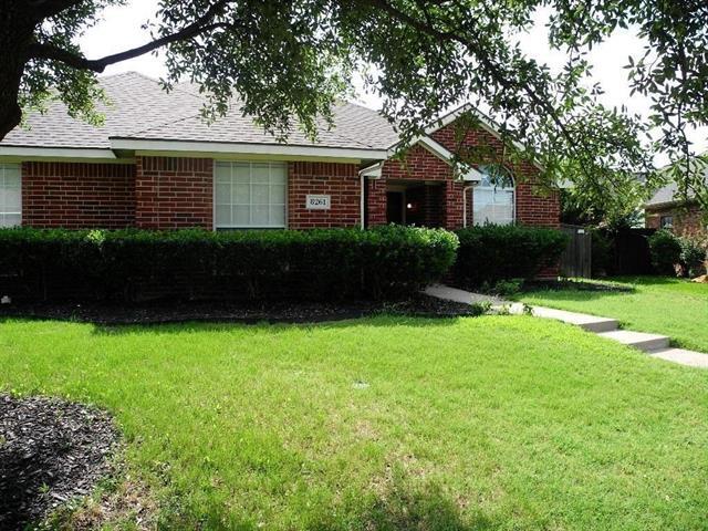 8261 Hyde Park Dr in Frisco, TX - Building Photo