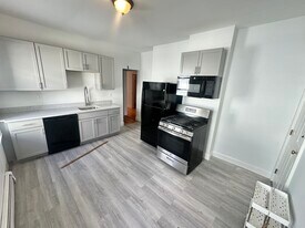 61 Webster Ave, Unit 3R in Somerville, MA - Building Photo