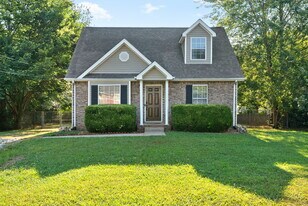 3421 Oak Lawn Dr in Clarksville, TN - Building Photo