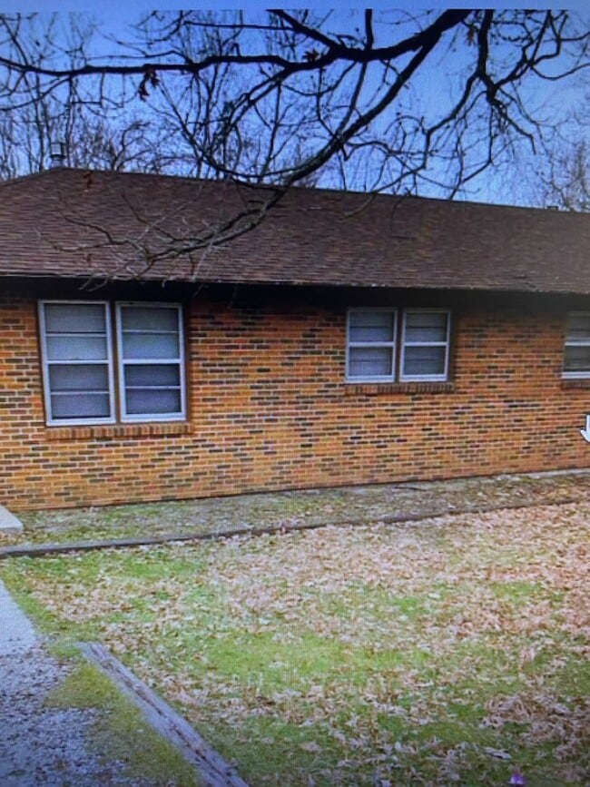 property at 1904 N Creasy Springs Rd
