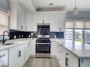 385 E Main St in Somerville, NJ - Building Photo - Building Photo