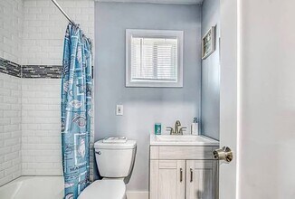 62 Canoe Place Rd, Unit 625 in Hampton Bays, NY - Foto de edificio - Building Photo