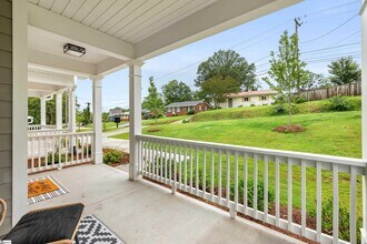 570 Lowndes Hill Rd in Greenville, SC - Building Photo - Building Photo