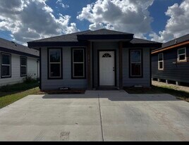 512 E Los Torritos St in Weslaco, TX - Building Photo