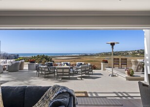 210 Gibson Point in Solana Beach, CA - Building Photo - Building Photo