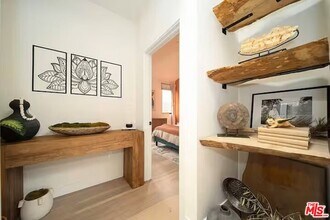 5136 S Victoria Ave in Los Angeles, CA - Building Photo - Building Photo