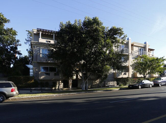 5401 Morella Ave in Valley Village, CA - Foto de edificio - Building Photo