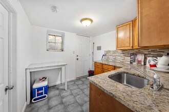 294 Ege Ave in Jersey City, NJ - Building Photo - Building Photo