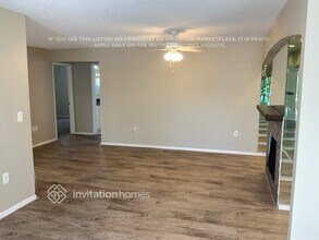 1750 Country Meadows Dr in Sarasota, FL - Foto de edificio - Building Photo