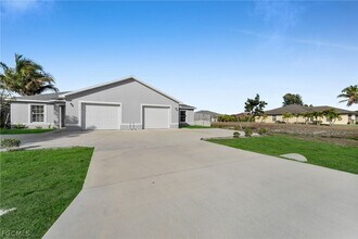 614 SW 3rd Ct in Cape Coral, FL - Building Photo - Building Photo