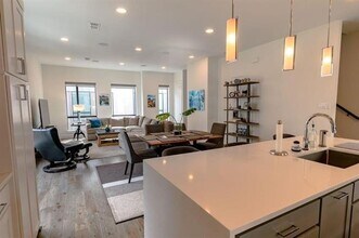 4925 Camdale Ct in Dallas, TX - Building Photo - Building Photo