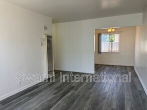 1102 1/2 W 92nd St in Los Angeles, CA - Building Photo - Building Photo