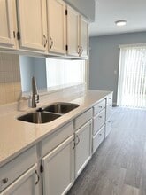 404 Lauren Ln in Island Lake, IL - Building Photo - Building Photo