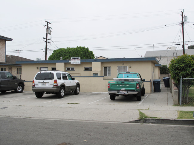 10919 Cassina Ave in South Gate, CA - Building Photo - Building Photo