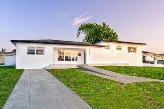 1070 NW 193rd St in Miami Gardens, FL - Building Photo - Building Photo
