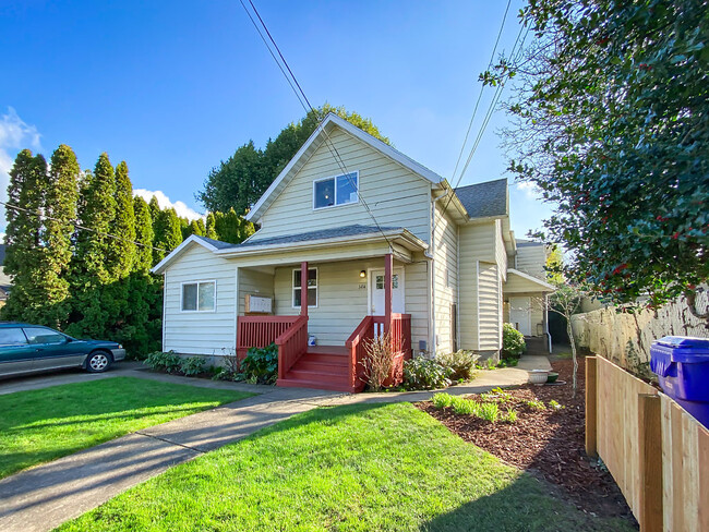 1414 SE Lambert St in Portland, OR - Building Photo - Building Photo