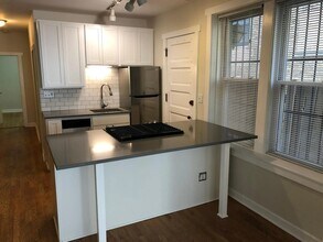 1018 W Roscoe St, Unit 1 in Chicago, IL - Building Photo - Building Photo