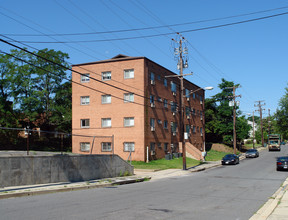 5325 Bass Pl SE in Washington, DC - Foto de edificio - Building Photo