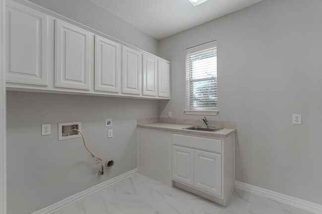 property at 63 W Artist Grove Pl