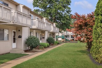 Brighton Place Apartments in Stow, OH - Foto de edificio - Building Photo