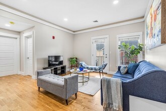 54 Loomis St in Bedford, MA - Building Photo - Building Photo