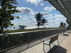 6530 N Ocean Blvd in Ocean Ridge, FL - Foto de edificio - Building Photo