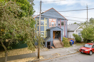 73 NE Stanton St in Portland, OR - Foto de edificio - Primary Photo